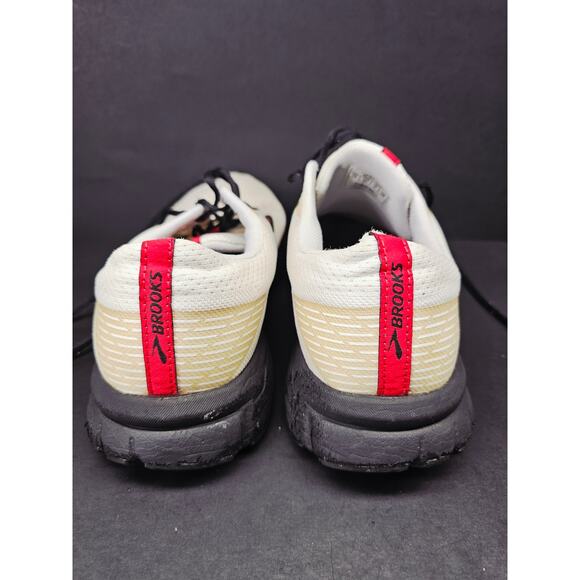 Brooks Men 10 Comfy footwear main image 7